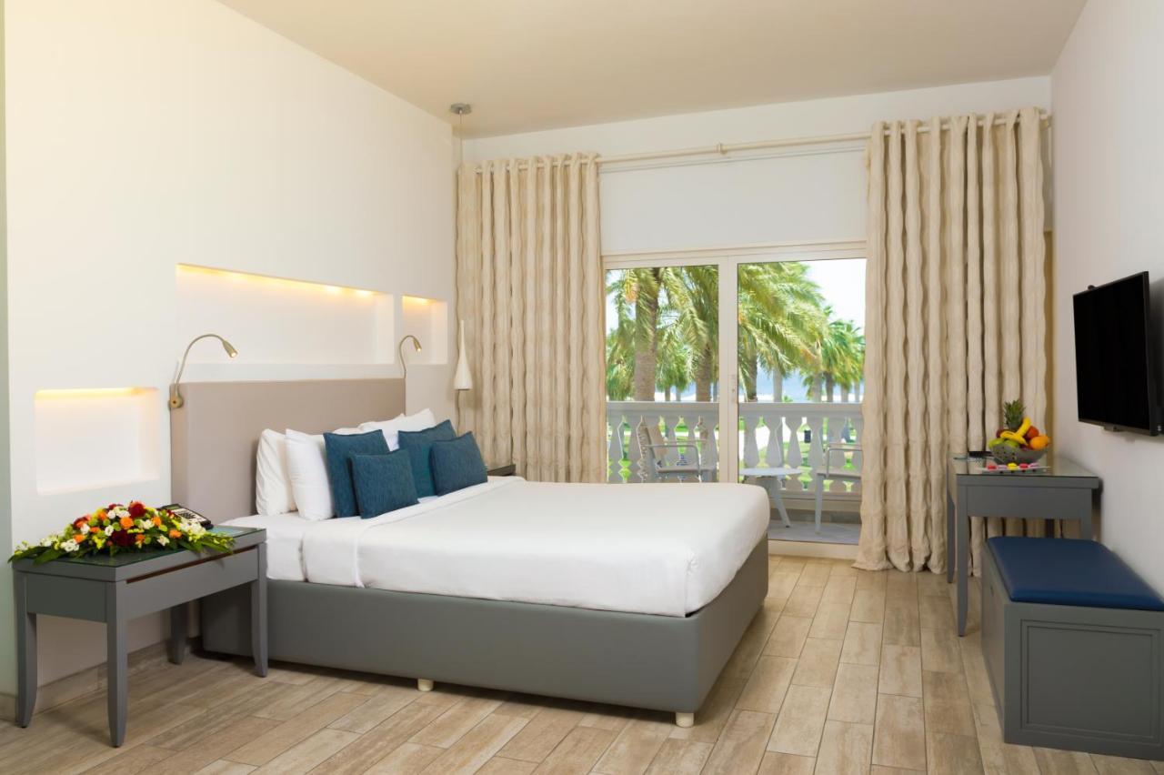 Sealine Beach, A Murwab Resort Mesaieed Extérieur photo A room at the hotel