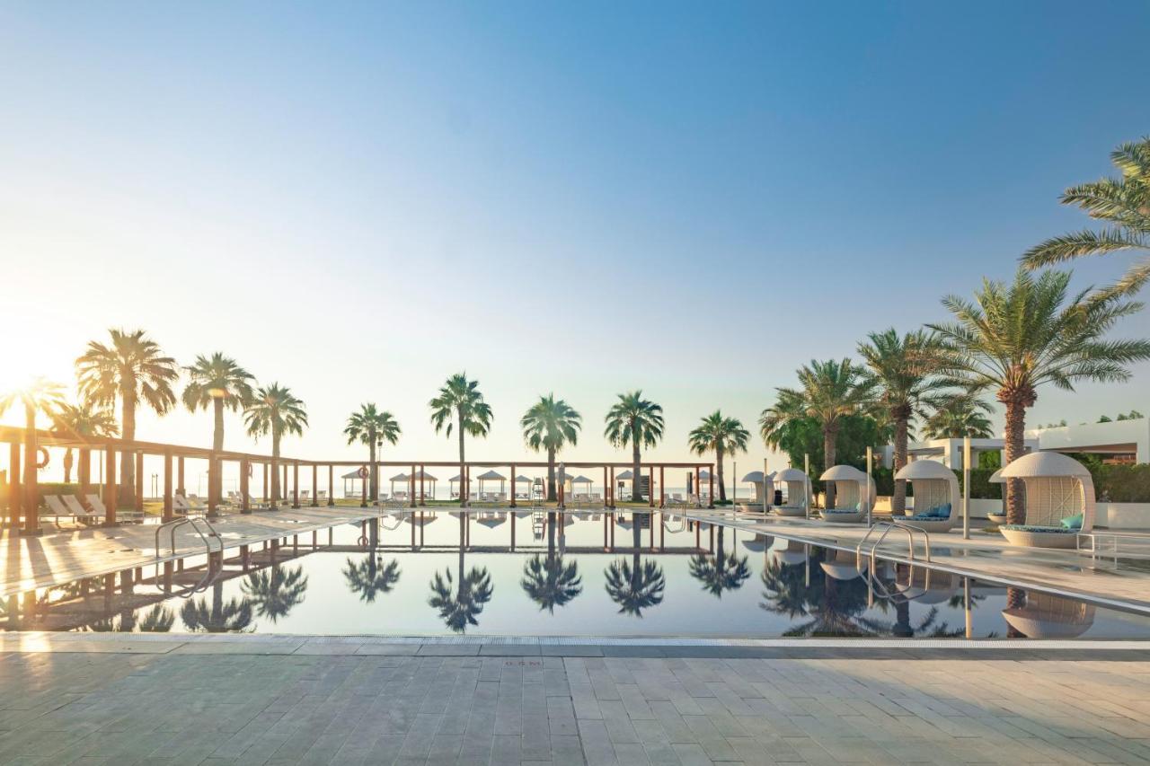 Sealine Beach, A Murwab Resort Mesaieed Extérieur photo The resort's main pool