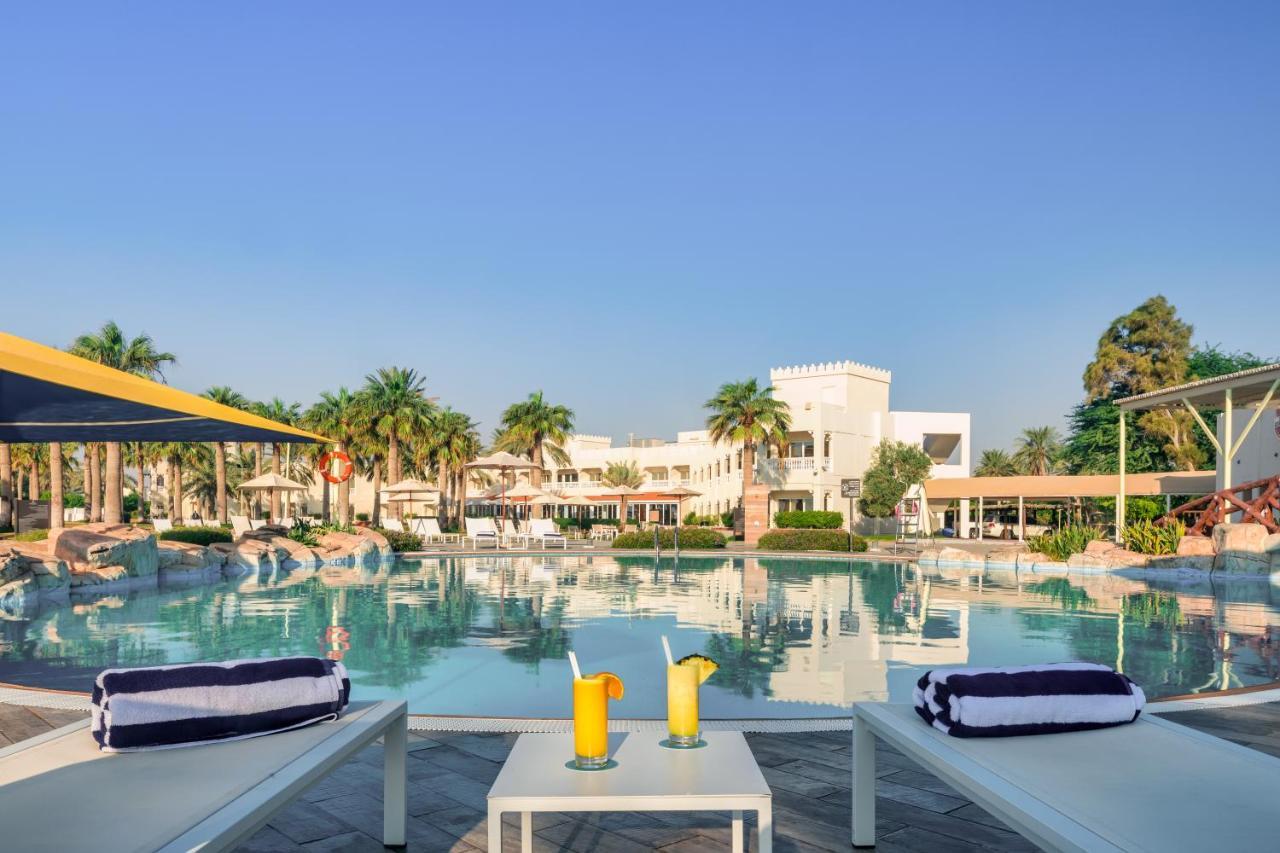 Sealine Beach, A Murwab Resort Mesaieed Extérieur photo The pool at the resort