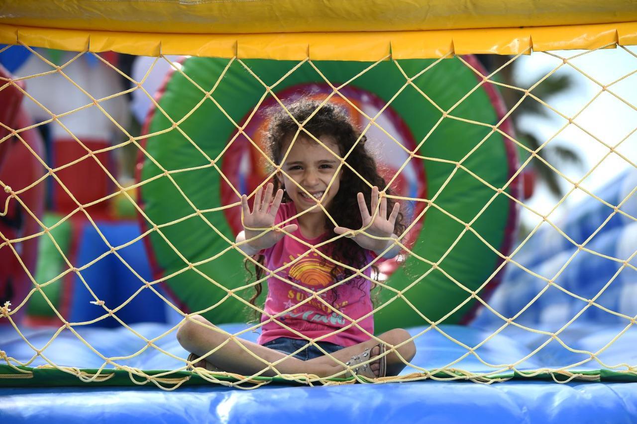 Sealine Beach, A Murwab Resort Mesaieed Extérieur photo A child playing at the Children's Museum of Oak Ridge