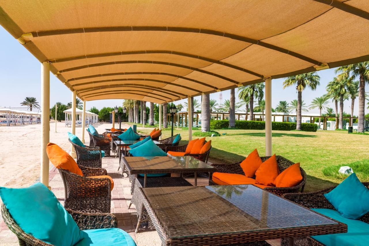 Sealine Beach, A Murwab Resort Mesaieed Extérieur photo The beach at the resort