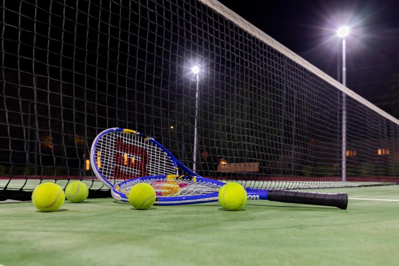 Sealine Beach, A Murwab Resort Mesaieed Extérieur photo Tennis balls and racket