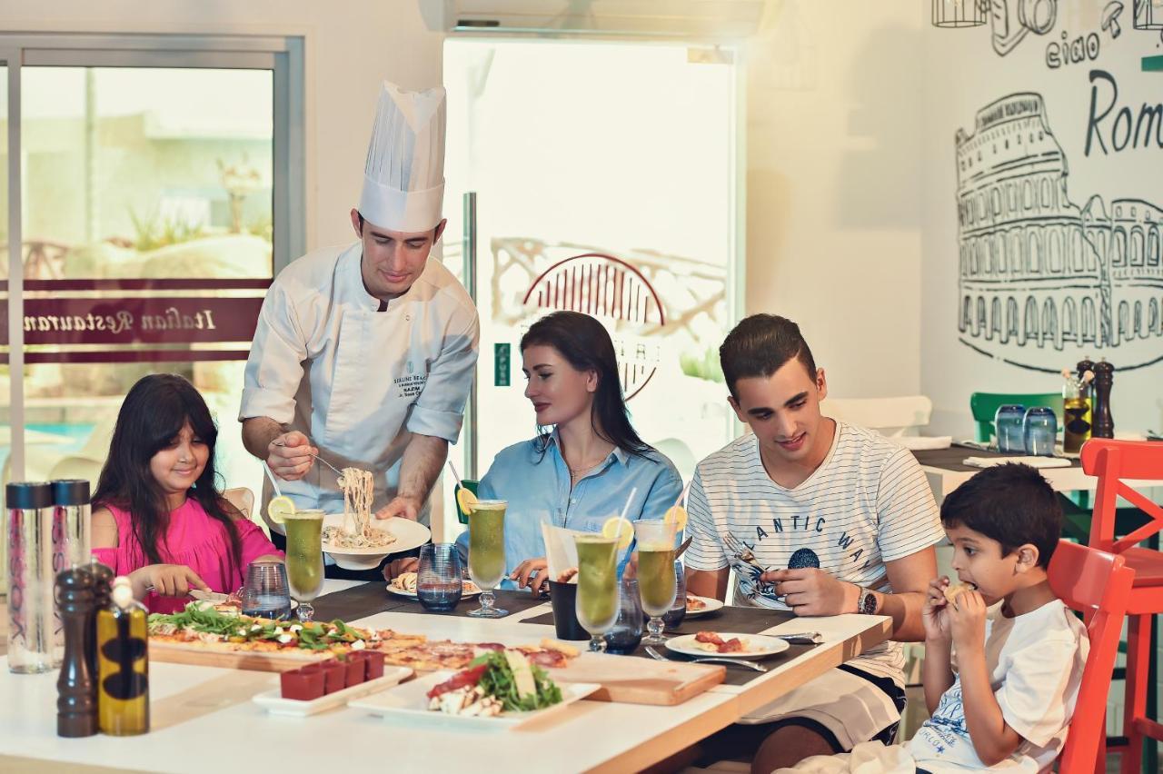 Sealine Beach, A Murwab Resort Mesaieed Extérieur photo Family dining at a restaurant